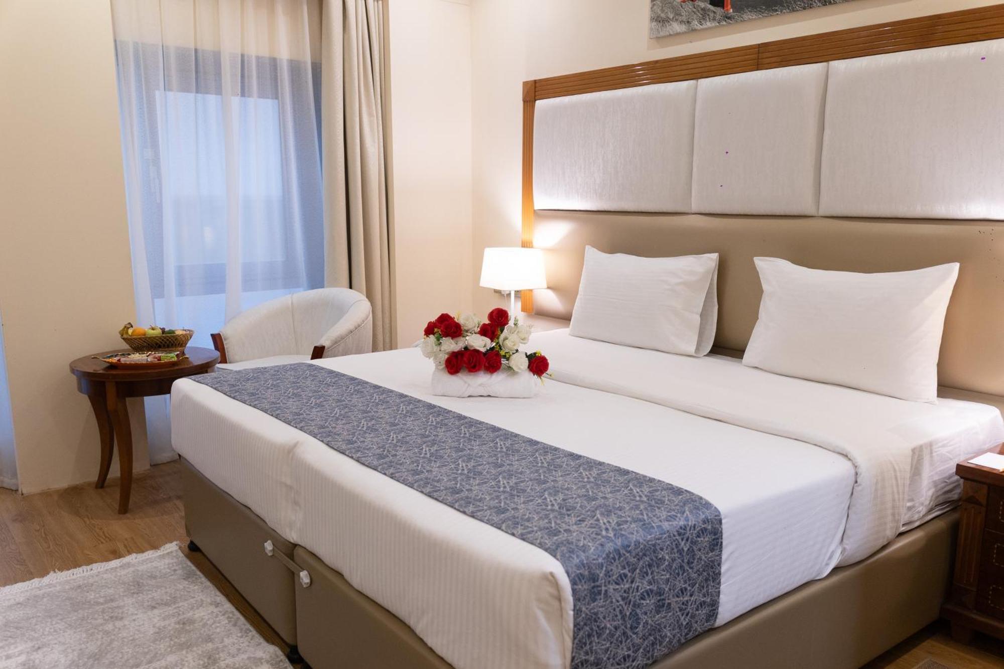 Vendome Plaza Hotel Dubai Bagian luar foto