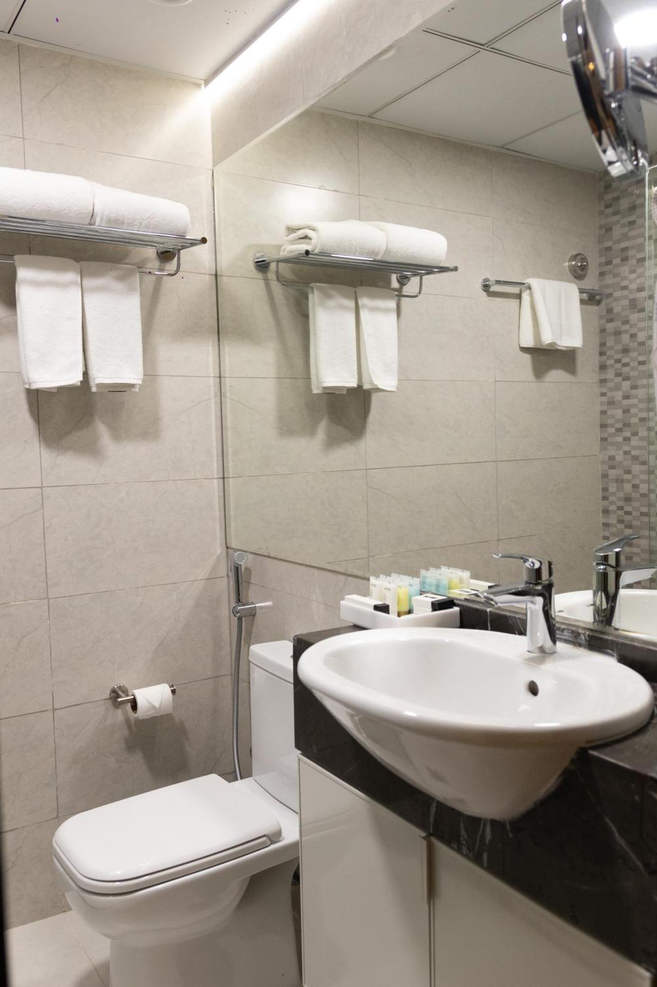 Vendome Plaza Hotel Dubai Bagian luar foto