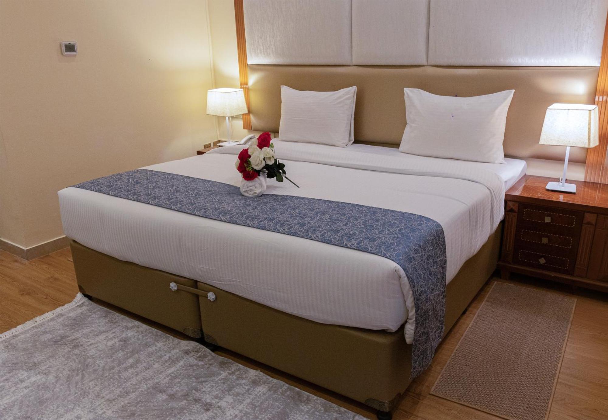 Vendome Plaza Hotel Dubai Bagian luar foto