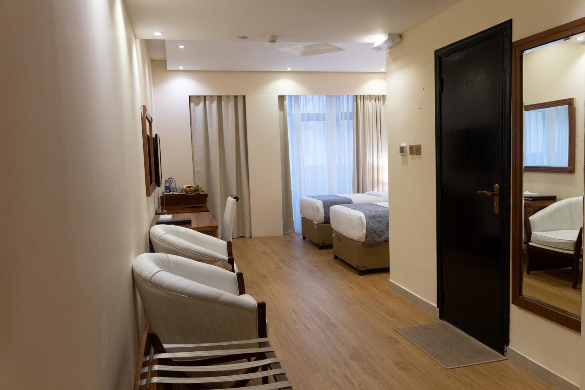 Vendome Plaza Hotel Dubai Bagian luar foto