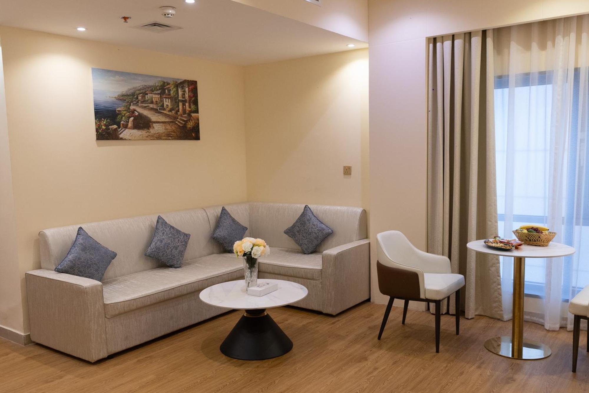 Vendome Plaza Hotel Dubai Bagian luar foto
