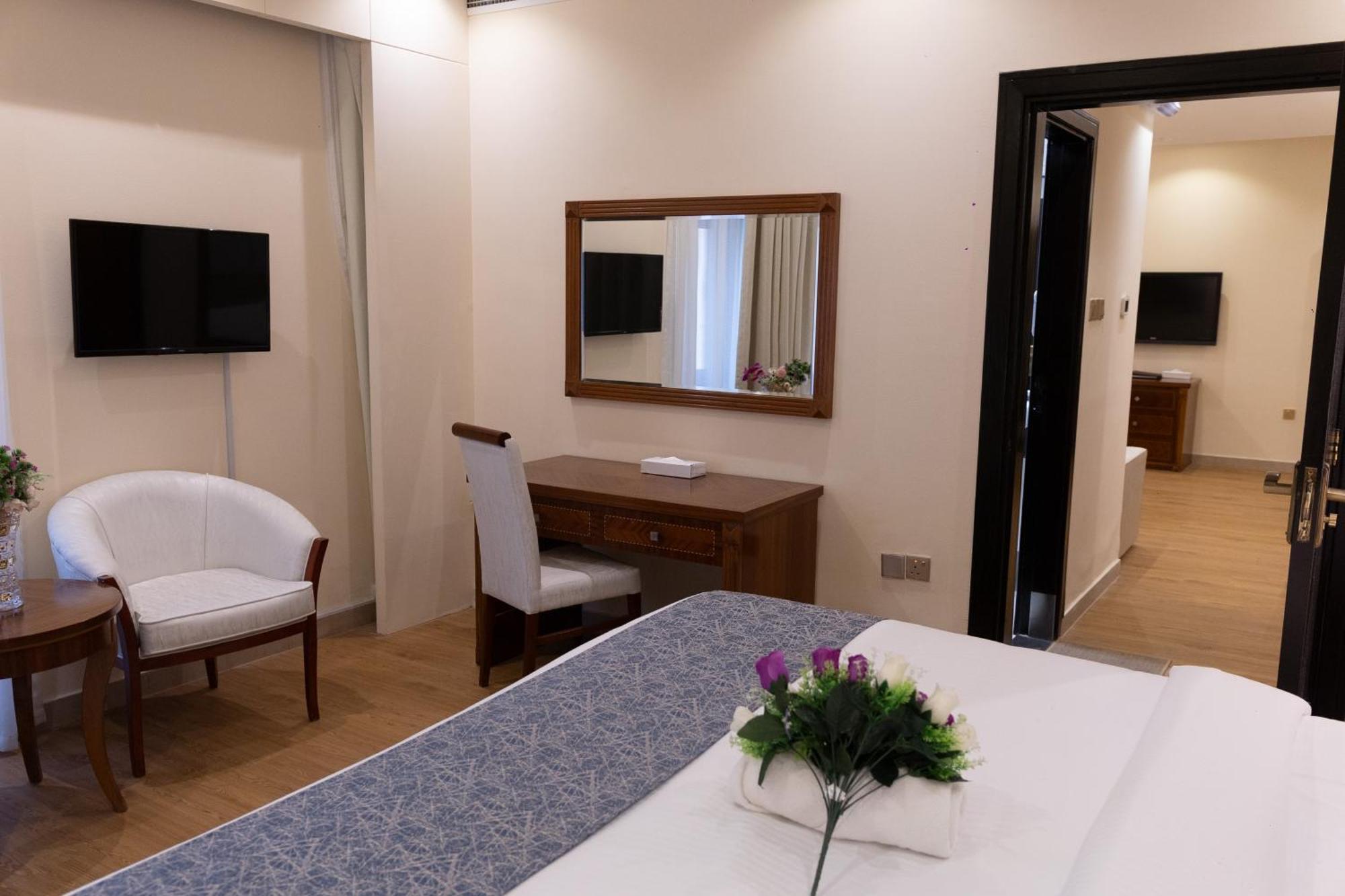 Vendome Plaza Hotel Dubai Bagian luar foto
