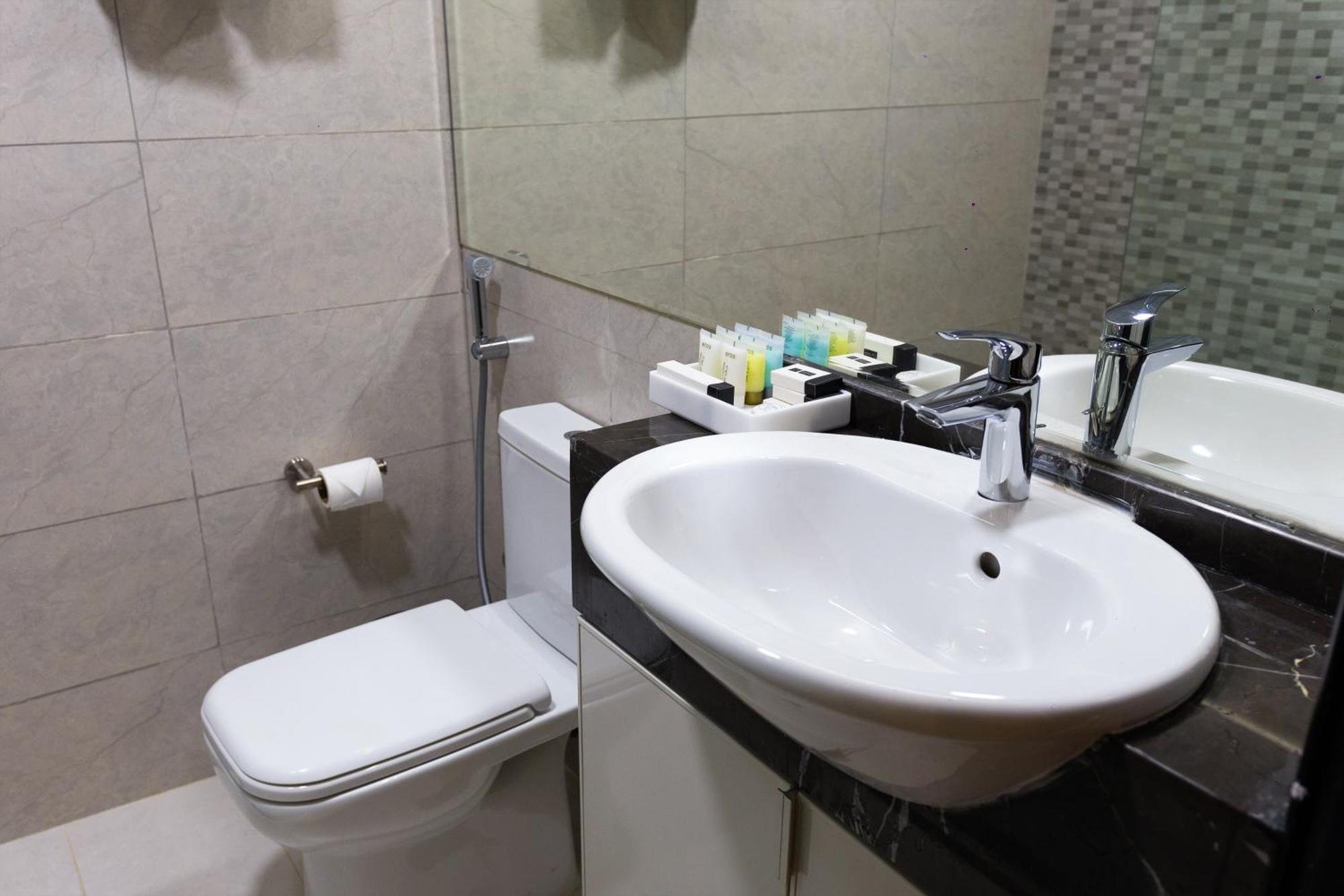 Vendome Plaza Hotel Dubai Bagian luar foto
