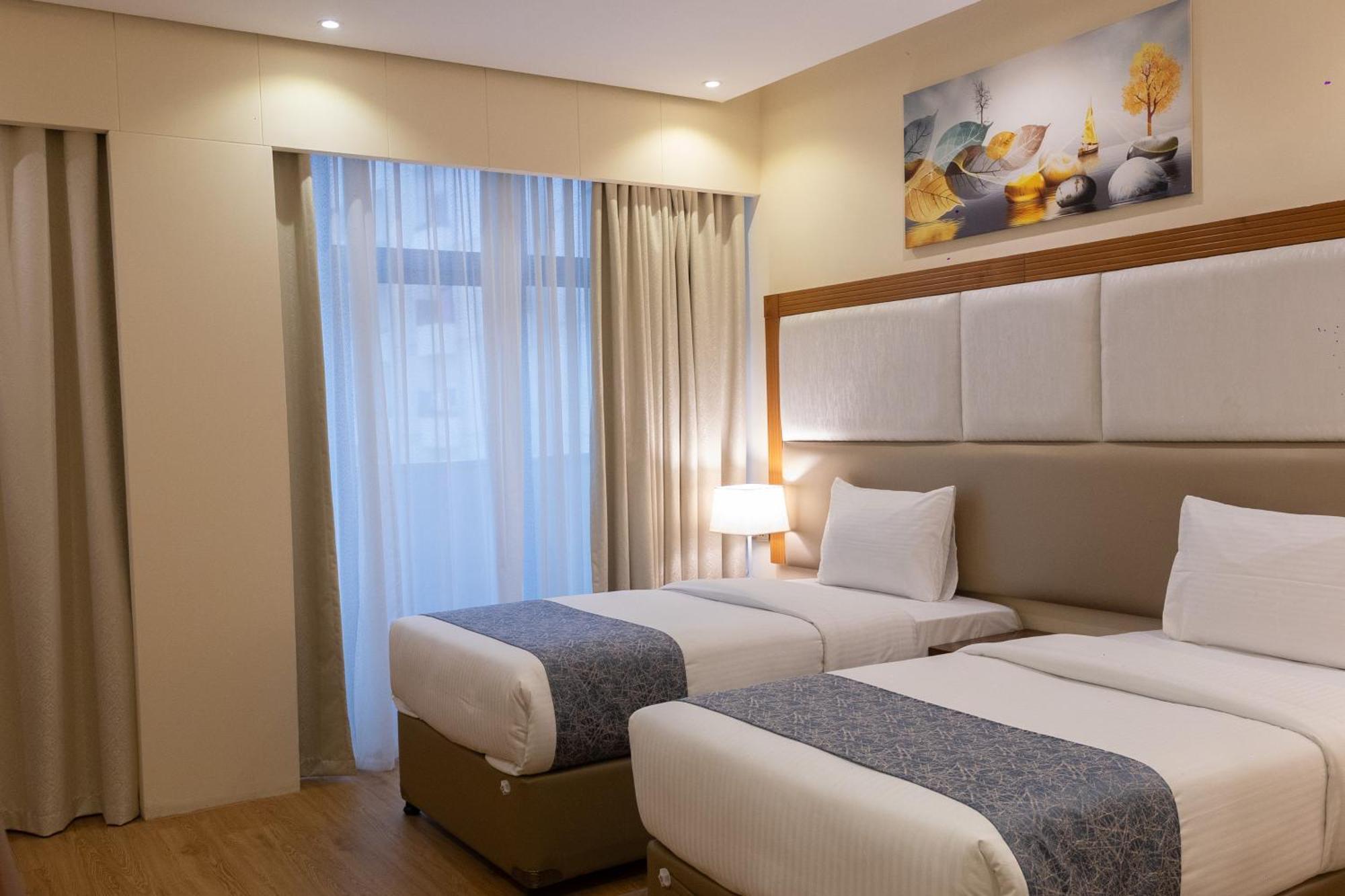 Vendome Plaza Hotel Dubai Bagian luar foto