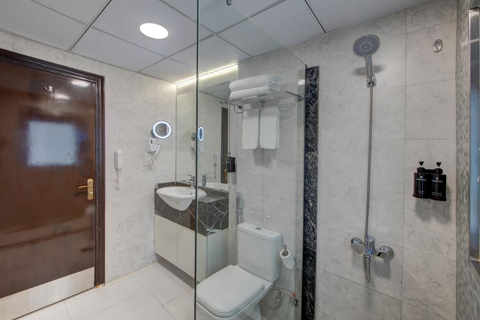 Vendome Plaza Hotel Dubai Bagian luar foto
